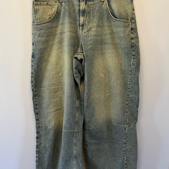 Denim - Brand: Your turn. Relaxed Fit Women's Jeans in Light Blue Wash